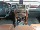 Lexus LX-570 2011 V8